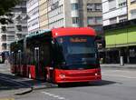 VB Biel/858730/265298---vb-biel---nr (265'298) - VB Biel - Nr. 100 - Hess/Hess Gelenktrolleybus am 30. Juli 2024 beim Bahnhof Biel