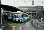 (045'104) - VBL Luzern - Nr. 271 - NAW/R&J-Hess Trolleybus am 22. Februar 2001 beim Bahnhof Luzern