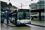 (058'023) - VBL Luzern - Nr. 566/LU 15'061 - Mercedes (ex Gowa, Luzern Nr. 66) am 30. Dezember 2002 beim Bahnhof Luzern