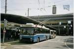 (066'914) - VBL Luzern - Nr. 276 - NAW/R&J-Hess Trolleybus am 22. April 2004 beim Bahnhof Luzern