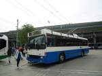 (139'120) - VBL Luzern - Nr. 259 - NAW/R&J-Hess Trolleybus am 27. Mai 2012 beim Bahnhof Luzern
