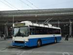 (142'976) - VBL Luzern - Nr. 278 - NAW/R&J-Hess Trolleybus am 5. Januar 2013 beim Bahnhof Luzern