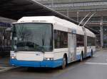 (148'905) - VBL Luzern - Nr. 205 - Hess/Hess Gelenktrolleybus am 16. Februar 2014 beim Bahnhof Luzern