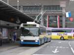 (153'993) - VBL Luzern - Nr. 279 - NAW/R&J-Hess Trolleybus am 19. August 2014 beim Bahnhof Luzern
