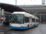 (156'027) - VBL Luzern - Nr. 205 - Hess/Hess Gelenktrolleybus am 25. Oktober 2014 beim Bahnhof Luzern