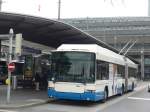 (160'630) - VBL Luzern - Nr. 201 - Hess/Hess Gelenktrolleybus am 22. Mai 2015 beim Bahnhof Luzern