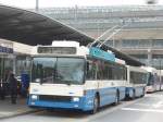 (160'649) - VBL Luzern - Nr. 261 - NAW/R&J-Hess Trolleybus am 22. Mai 2015 beim Bahnhof Luzern