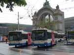 (170'871) - VBL Luzern - Nr. 613/LU 202'613 + Nr. 614/LU 202'614 - Scania/Hess am 14. Mai 2016 beim Bahnhof Luzern