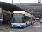VBL Luzern/535399/177450---vbl-luzern---nr (177'450) - VBL Luzern - Nr. 227 - Hess/Hess Gelenktrolleybus am 30. Dezember 2016 beim Bahnhof Luzern