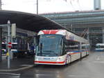 (200'164) - VBL Luzern - Nr. 413 - Hess/Hess Doppelgelenktrolleybus am 24. Dezember 2018 beim Bahnhof Luzern