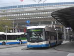 (221'380) - VBL Luzern - Nr. 217 - Hess/Hess Gelenktrolleybus am 25. September 2020 beim Bahnhof Luzern