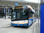 (235'206) - VBL Luzern - Nr. 353/LU 15'018 - Solaris am 4. Mai 2022 beim Bahnhof Luzern