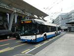 (238'895) - VBL Luzern - Nr. 104/LU 15'573 - Solaris am 7. August 2022 beim Bahnhof Luzern
