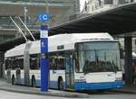 (242'429) - VBL Luzern - Nr. 205 - Hess/Hess Gelenktrolleybus am 11. November 2022 beim Bahnhof Luzern