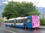 (150'921) - VMCV Clarens - Nr. 16 - Van Hool Gelenktrolleybus am 26. Mai 2014 beim Bahnhof Villeneuve