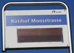 (261'518) - A-welle-Haltestellenschild und Infobildschirm - Rtihof, Moosstrasse - am 15. April 2024