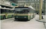 (013'924) - SVB Bern - Nr. 54 - FBW/Hess Gelenktrolleybus am 24. April 1996 beim Bahnhof Bern