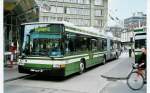 (039'615) - SVB Bern - Nr. 17 - NAW/Hess Gelenktrolleybus am 14. Mrz 2000 beim Bahnhof Bern