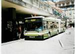 (042'437) - SVB Bern - Nr. 16 - NAW/Hess Gelenktrolleybus am 12. August 2000 beim Bahnhof Bern