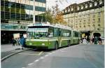 (044'105) - SVB Bern - Nr. 51 - FBW/Gangloff Gelenktrolleybus am 11. Dezember 2000 beim Bahnhof Bern