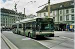 (048'023) - SVB Bern - Nr. 9 - NAW/Hess Gelenktrolleybus am 16. Juli 2001 beim Bahnhof Bern