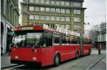 (065'913) - Bernmobil, Bern - Nr. 60 - FBW/Hess Gelenktrolleybus am 7. Mrz 2004 beim Bahnhof Bern