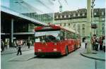 (085'700) - Bernmobil, Bern - Nr. 61 - FBW/Hess Gelenktrolleybus am 28. Mai 2006 beim Bahnhof Bern