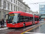 Bern/592721/187037---bernmobil-bern---nr (187'037) - Bernmobil, Bern - Nr. 23 - Hess/Hess Gelenktrolleybus am 18. Dezember 2017 beim Bahnhof Bern