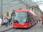 Bern/618838/194366---bernmobil-bern---nr (194'366) - Bernmobil, Bern - Nr. 27 - Hess/Hess Gelenktrolleybus am 24. Juni 2018 beim Bahnhof Bern