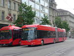 (194'383) - Bernmobil, Bern - Nr. 27 - Hess/Hess Gelenktrolleybus am 24. Juni 2018 beim Bahnhof Bern