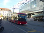 (210'076) - Bernmobil, Bern - Nr. 24 - Hess/Hess Gelenktrolleybus am 12. Oktober 2019 beim Bahnhof Bern