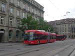 Bern/709292/219436---bernmobil-bern---nr (219'436) - Bernmobil, Bern - Nr. 33 - Hess/Hess Gelenktrolleybus am 2. August 2020 beim Bahnhof Bern