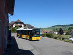 (205'690) - PostAuto Bern - Nr. 215/BE 843'215 - Heuliez am 2. Juni 2019 beim Bahnhof Biglen