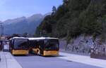 (290'466) - Fl�ck, Brienz - Nr. 10/BE 13'878/PID 11'685 - Mercedes (ex PostAuto Bern) + Nr. 4/BE 513'711/PID 10'858 - Mercedes am 27. August 2026 beim Bahnhof Brienz