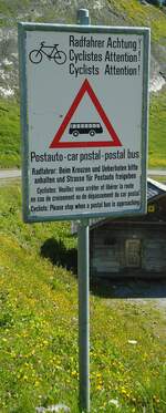 (134'797) - Radfahrer Achtung! Postauto am 3. Juli 2011 in Grindelwald, Grosse Scheidegg