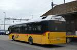 Volvo/902521/282014---postauto-wallis---vs (282'014) - PostAuto Wallis - VS 471'470/PID 10'878 - Volvo (ex Nr. 80) am 1. November 2025 beim Bahnhof Ins