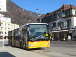 (223'033) - PostAuto Bern BE 827'645 - Mercedes am 16. Dezember 2020 beim Bahnhof Interlaken West