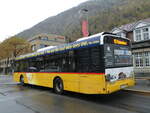 (242'150) - PostAuto Bern - BE 610'536 - Solaris am 5. November 2022 beim Bahnhof Interlaken Ost