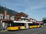 (256'164) - PostAuto Bern - BE 610'538/PID 5071 - Solaris am 17. Oktober 2023 beim Bahnhof Interlaken Ost