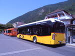 (290'096) - PostAuto Wallis - VS 581'433/PID 12'161 - eMercedes am 4. August 2026 beim Bahnhof Interlaken Ost