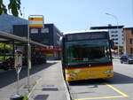 Moutier/858587/265279---carpostal-ouest---ne (265'279) - CarPostal Ouest - NE 98'400/PID 5187 - Mercedes am 30. Juli 2024 beim Bahnhof Moutier