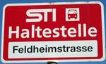 (128'196) - STI-Haltestellenschild - Thun, Feldheimstrasse - am 1. August 2010