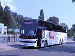 (290'009) - Aus England: Lynns, Eastbourne - SO26 LYN - Van Hool am 30.