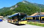 (279'352) - PostAuto Bern - BE 560'403/PID 11'936 - Solaris am 25. August 2025 beim Bahnhof Zweil�tschinen