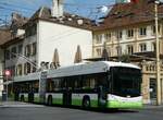 (249'604) - transN, La Chaux-de-Fonds - Nr. 142 - Hess/Hess Gelenktrolleybus (ex TN Neuchtel Nr. 142) am 5. Mai 2023 in Neuchtel, Place Pury