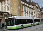 (258'931) - transN, La Chaux-de-Fonds - Nr. 137 - Hess/Hess Gelenktrolleybus (ex TN Neuchtel Nr. 137) am 26. Januar 2024 in Neuchtel, Place Pury