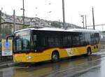 (267'658) - CarPostal Ouest - NE 112'589/PID 10'434 - Mercedes am 1. Oktober 2024 beim Bahnhof Neuchtel