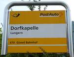 (256'149) - PostAuto-Haltestellenschild - Lungern, Dorfkapelle - am 17. Oktober 2023