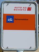(159'328) - AUTO AG SCHWYZ-Haltestellenschild - Bahnersatz - am 18. Mrz 2015 beim Bahnhof Schwyz