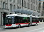 (248'436) - St. Gallerbus, St. Gallen - Nr. 117/SG 467'117 - Hess/Hess Gelenktrolleybus am 13. April 2023 beim Bahnhof St. Gallen